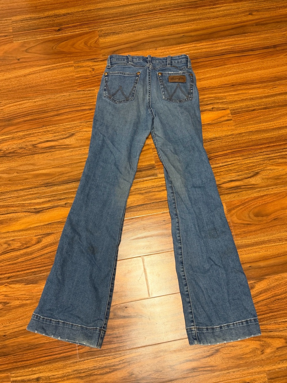 ⭐️ Classic Women's Wrangler Flare Jeans ⭐️